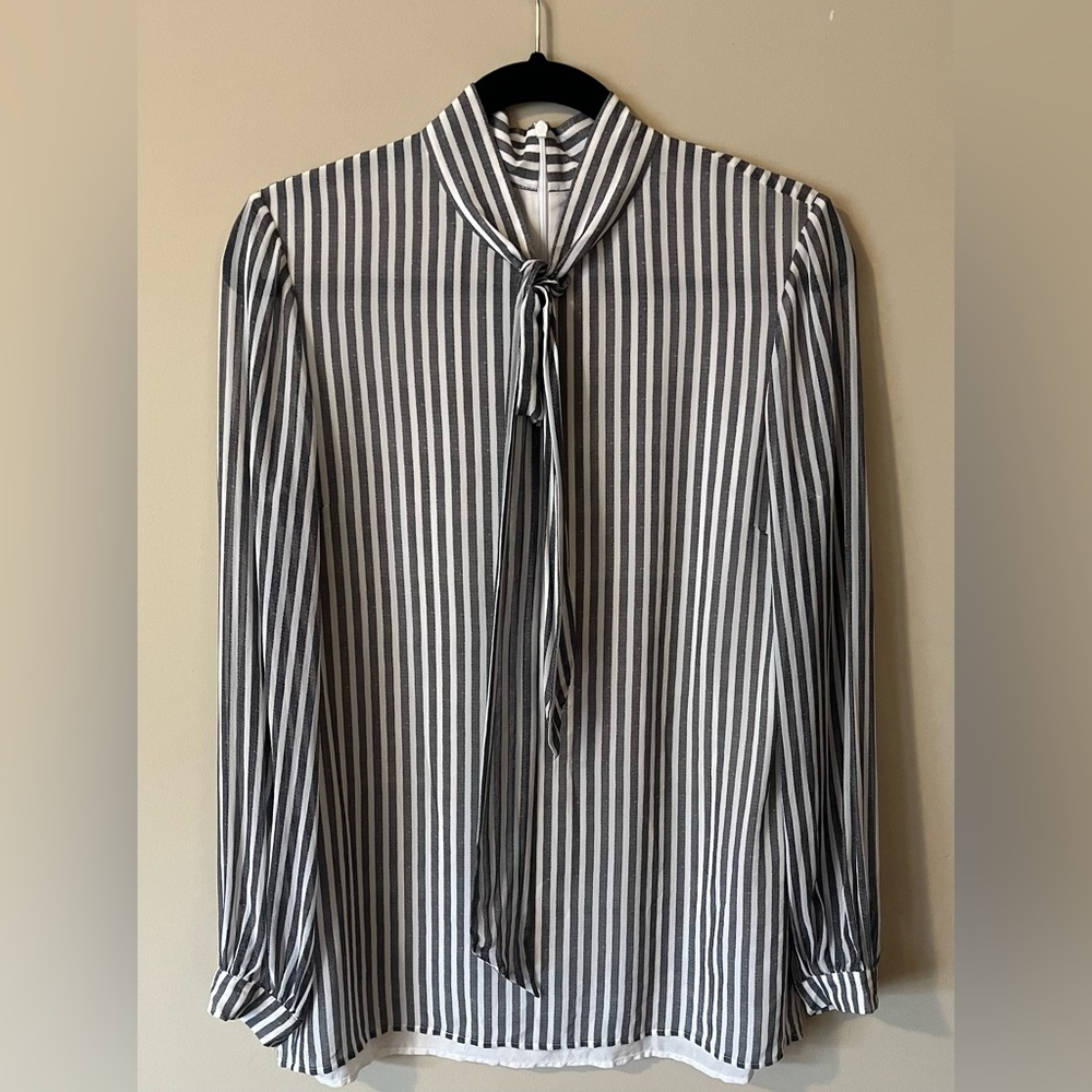 St. John Long Sleeve Silk Blouse Size 4